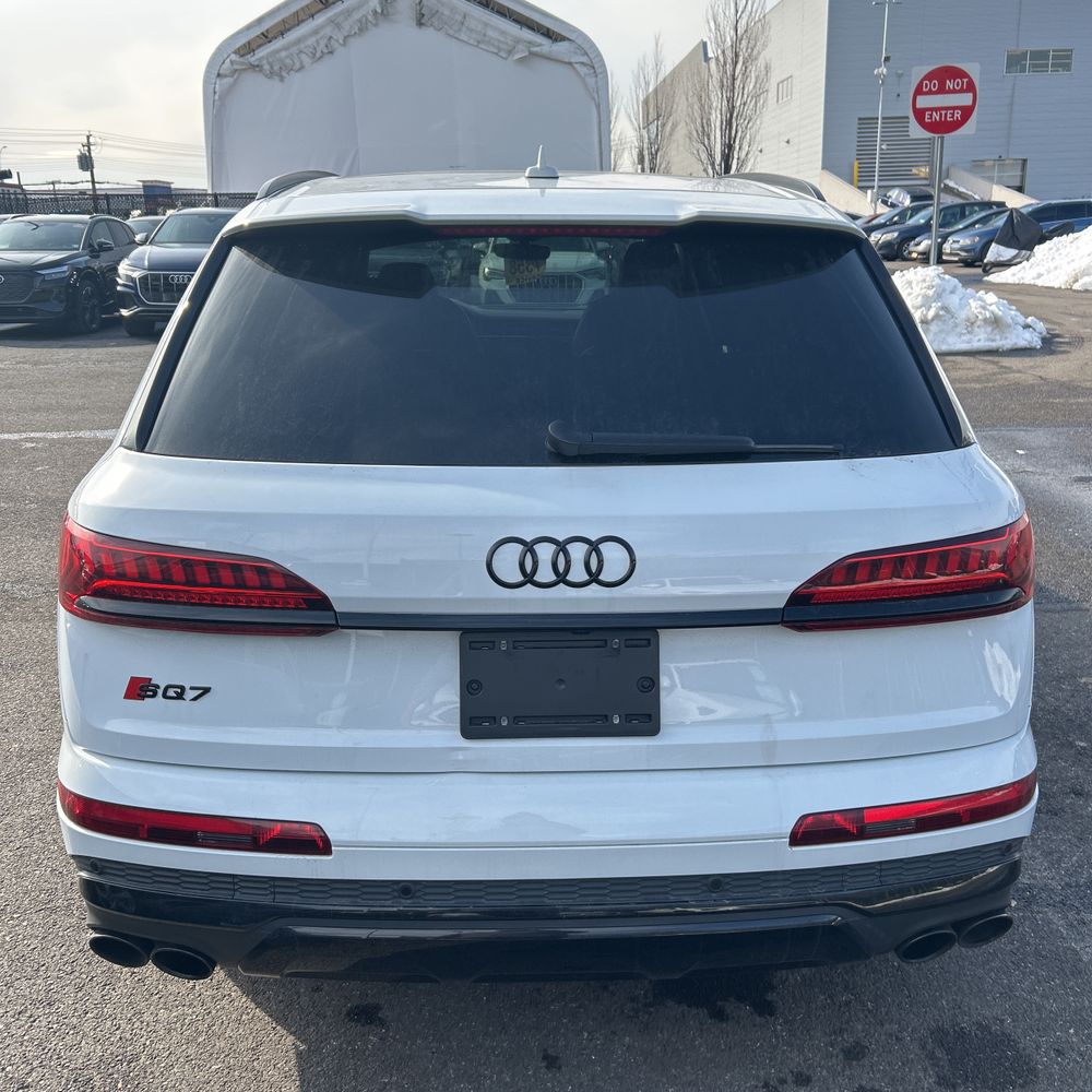 2023 Audi SQ7 - Image 12
