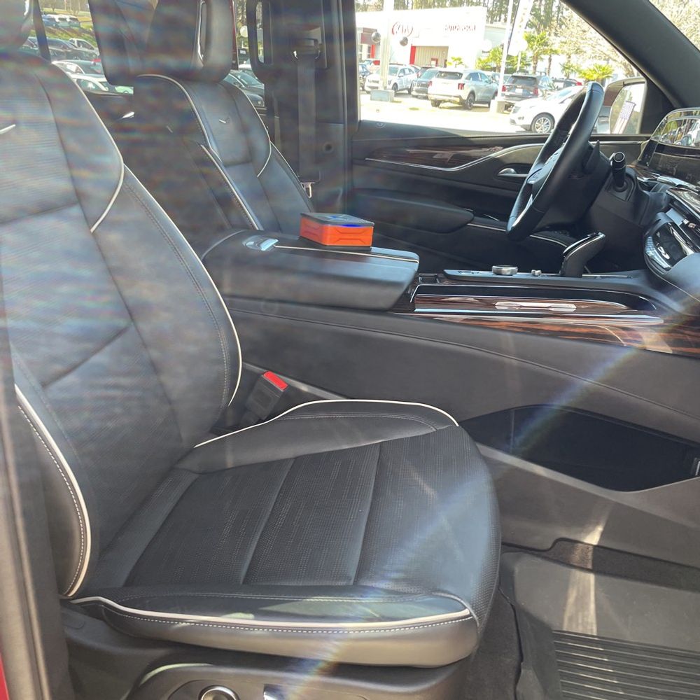 2024 Cadillac Escalade ESV - Image 3