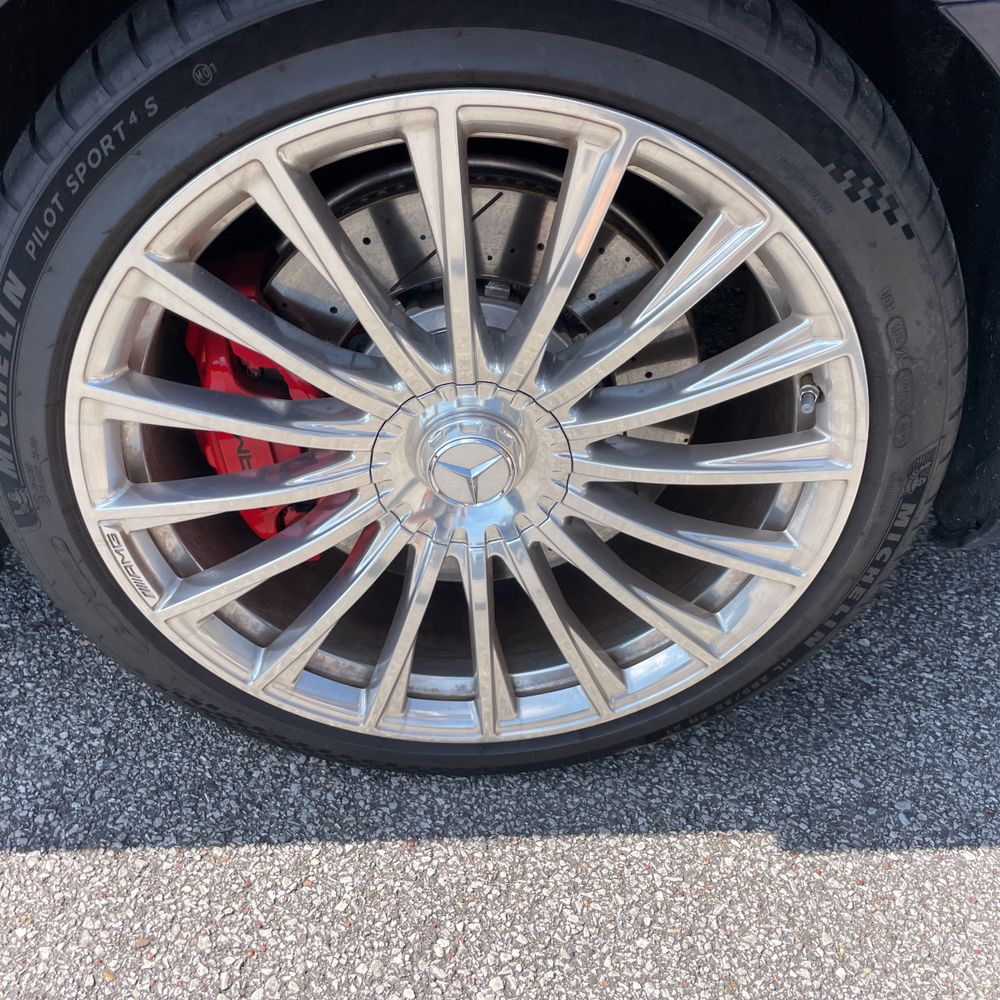 2025 Mercedes-Benz AMG S 63 E - Image 4