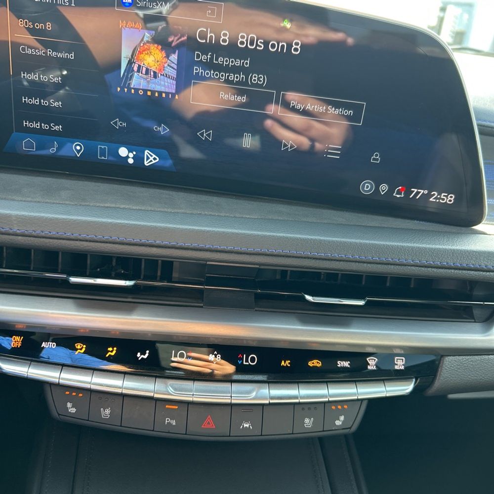 2024 Cadillac XT4 - Image 44