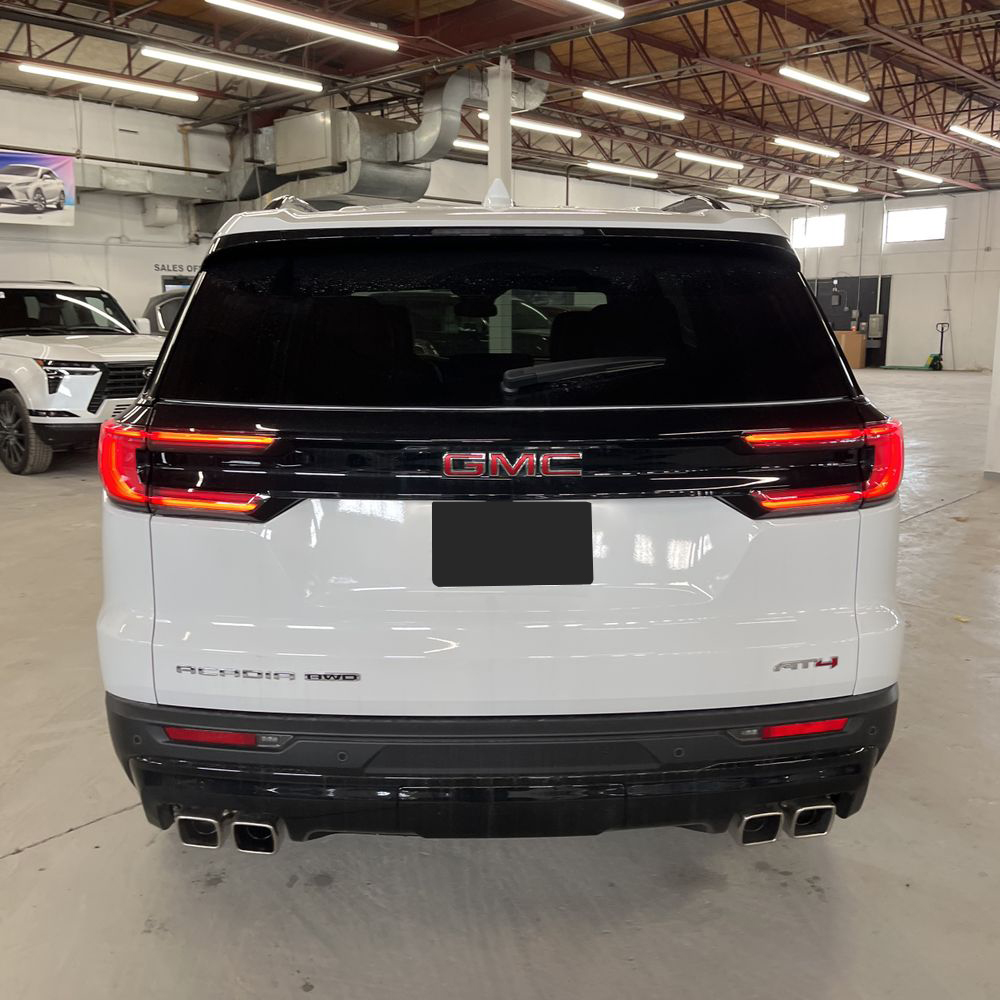 2025 GMC Acadia - Image 10