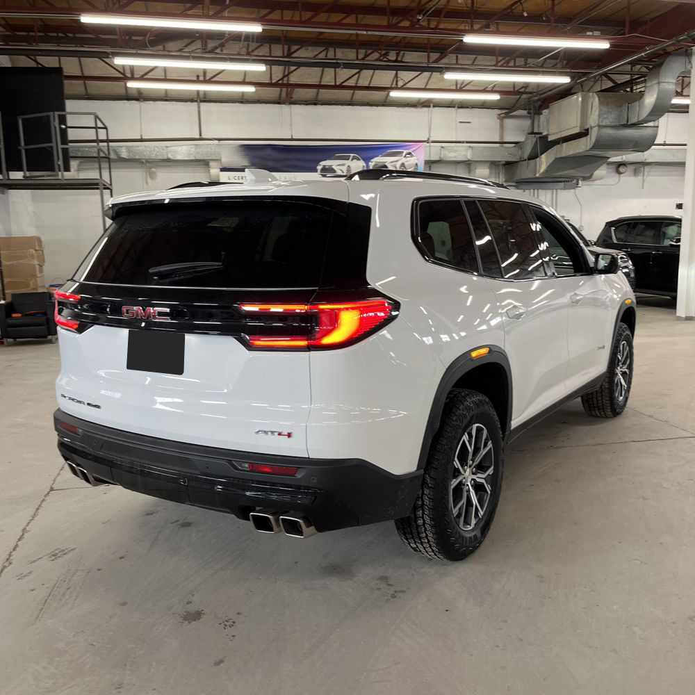 2025 GMC Acadia - Image 11