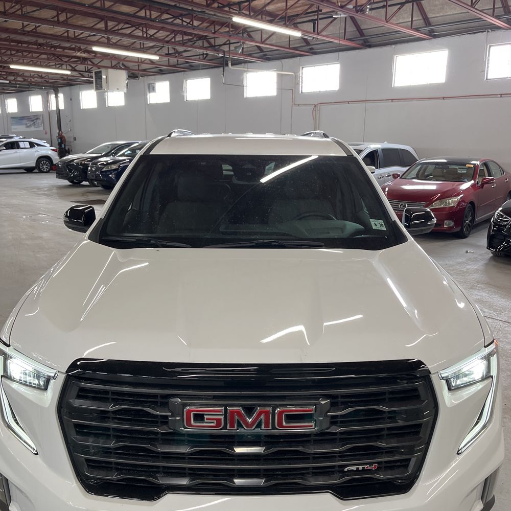 2025 GMC Acadia - Image 13