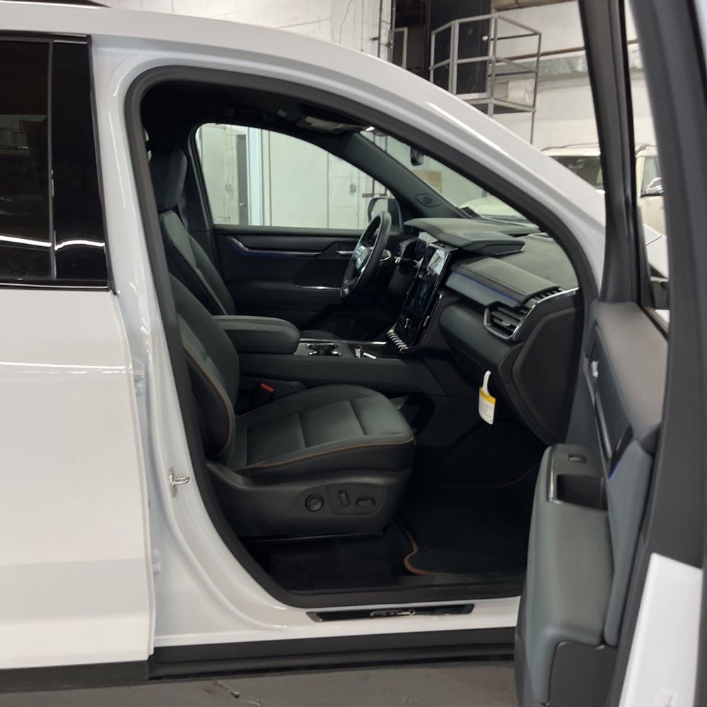 2025 GMC Acadia - Image 15