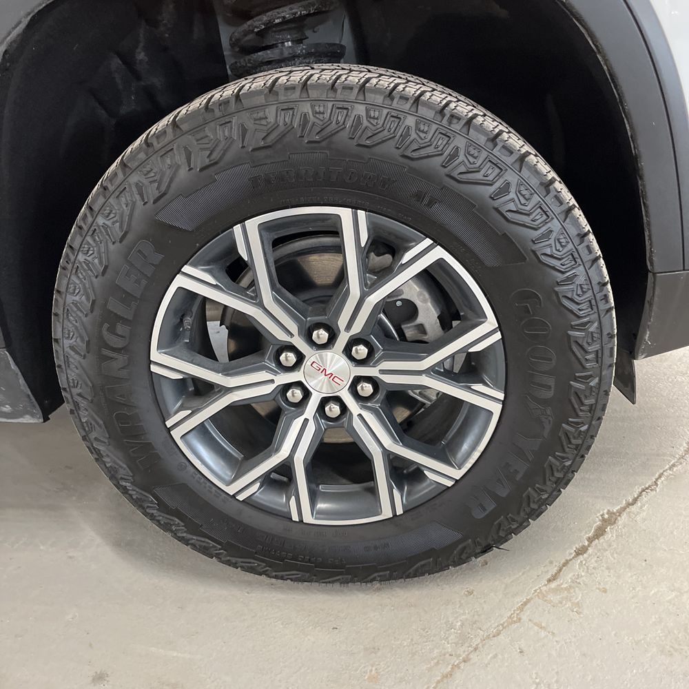 2025 GMC Acadia - Image 27