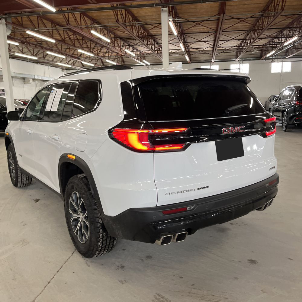 2025 GMC Acadia - Image 38