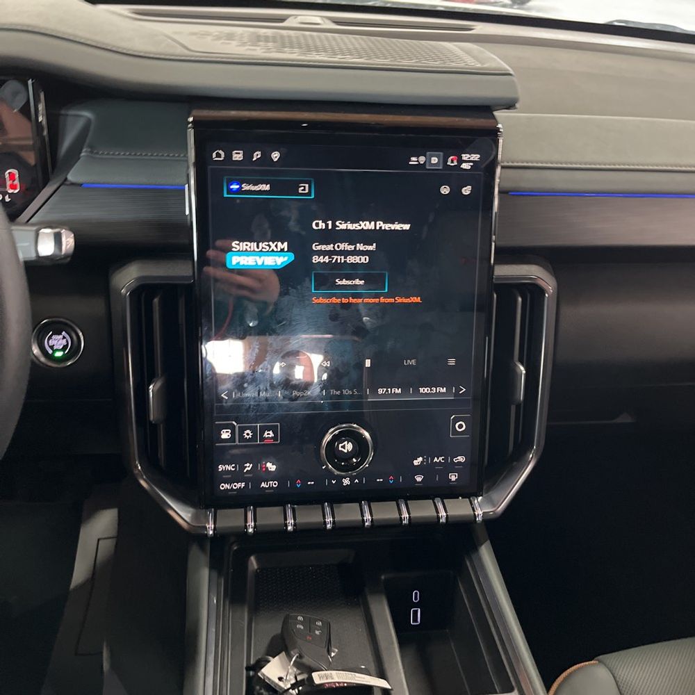 2025 GMC Acadia - Image 44