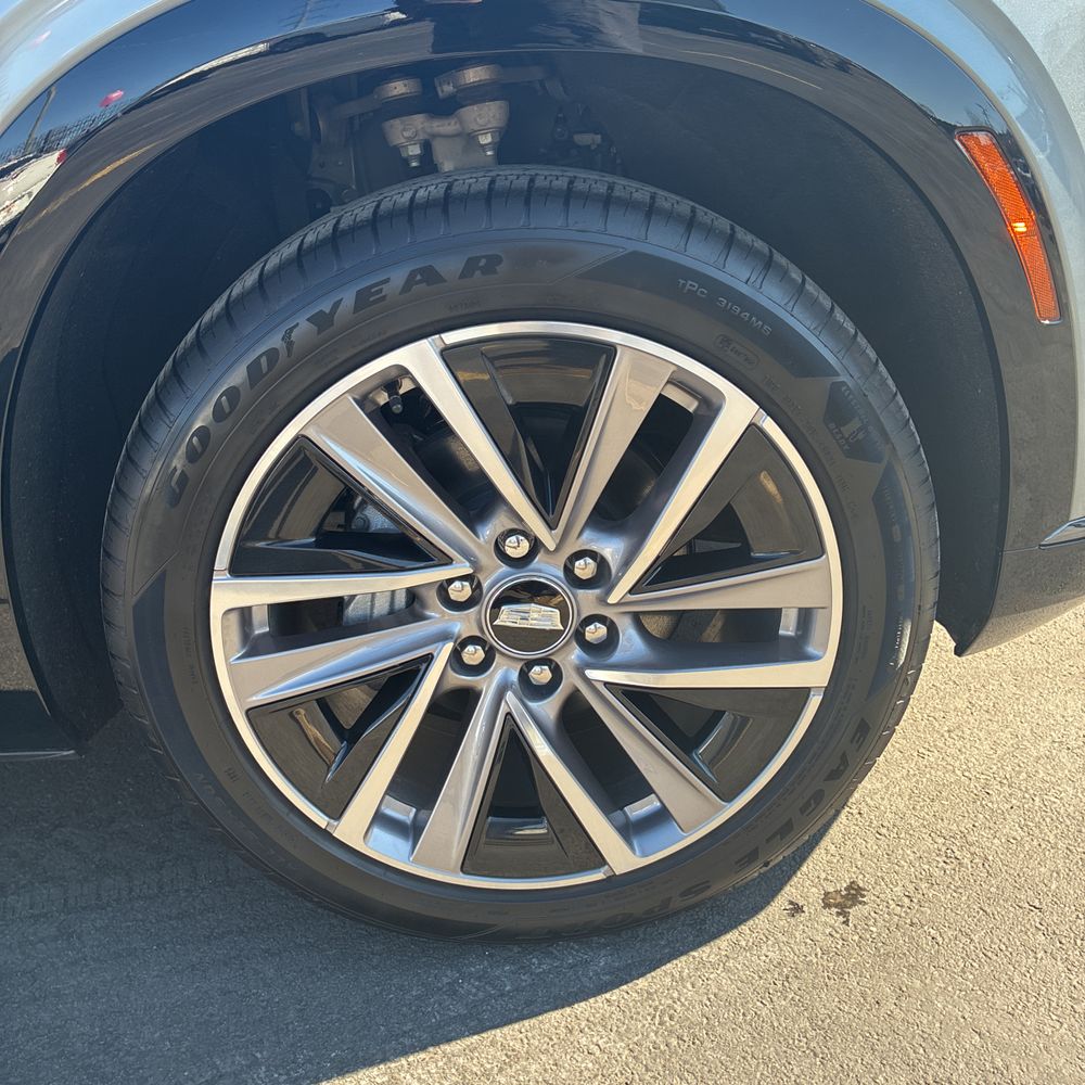 2026 Cadillac Vistiq Sport - Image 3