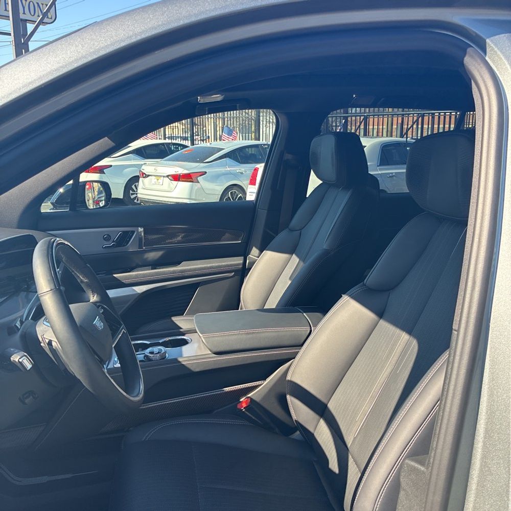 2026 Cadillac Vistiq Sport - Image 8