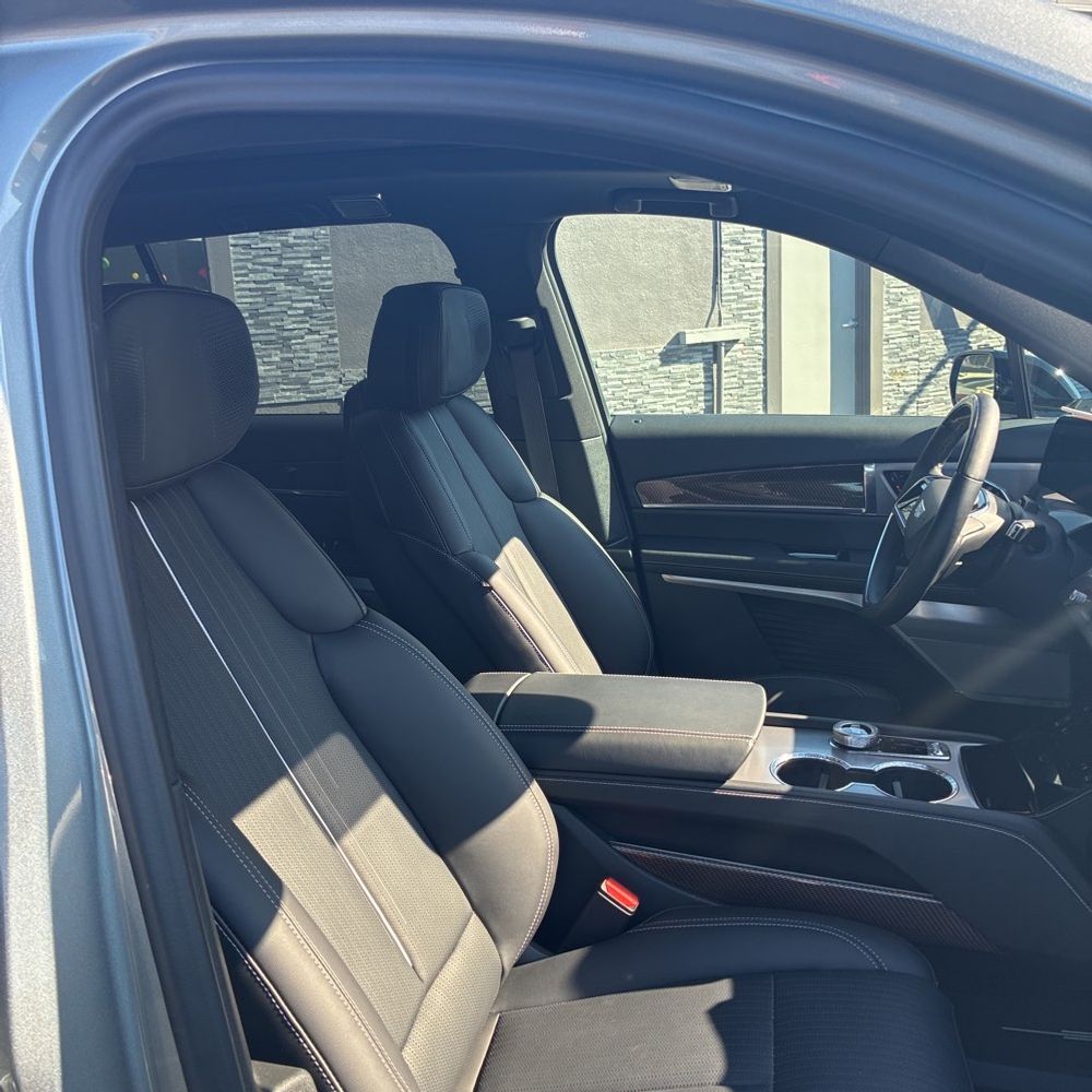 2026 Cadillac Vistiq Sport - Image 10