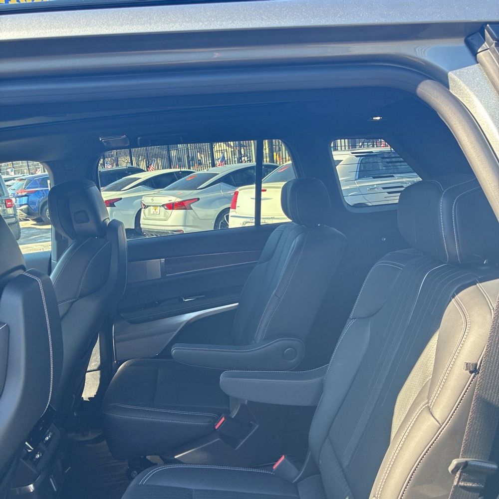 2026 Cadillac Vistiq Sport - Image 38