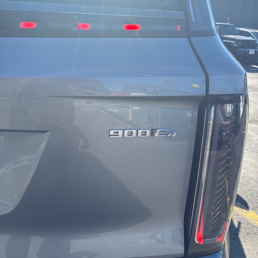 2026 Cadillac Vistiq Sport - Image 39