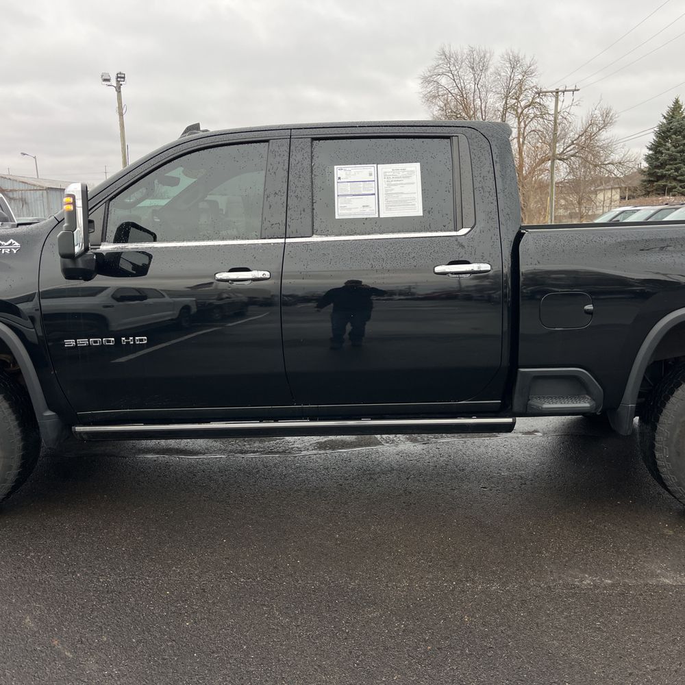 2023 Chevrolet Silverado 3500 - Image 4