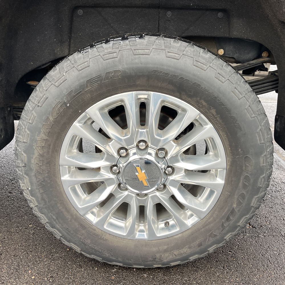 2023 Chevrolet Silverado 3500 - Image 17