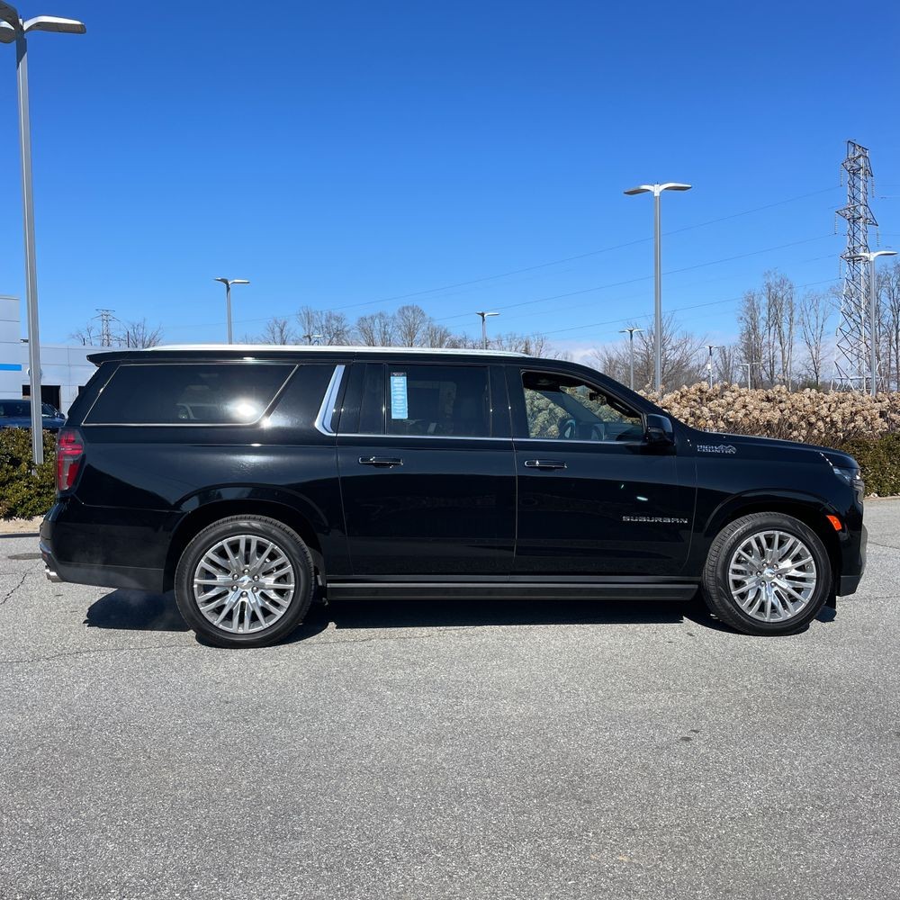 2023 Chevrolet Suburban - Image 3