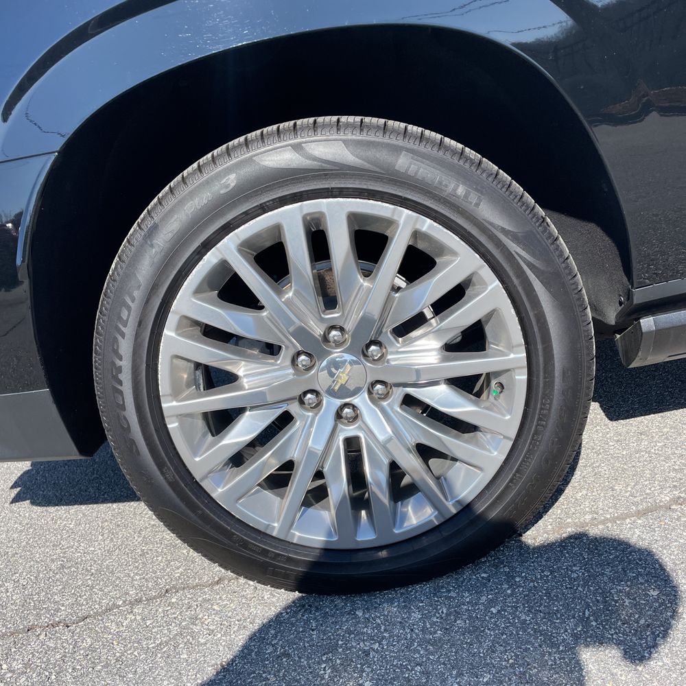 2023 Chevrolet Suburban - Image 17