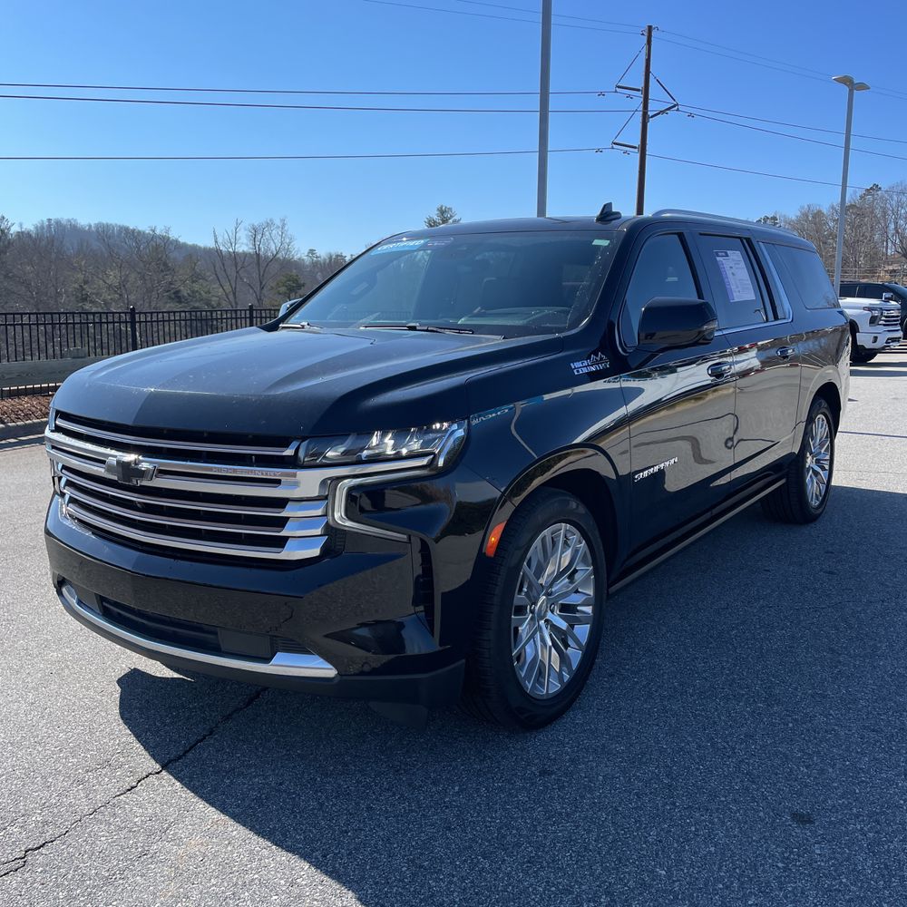 2023 Chevrolet Suburban - Image 18