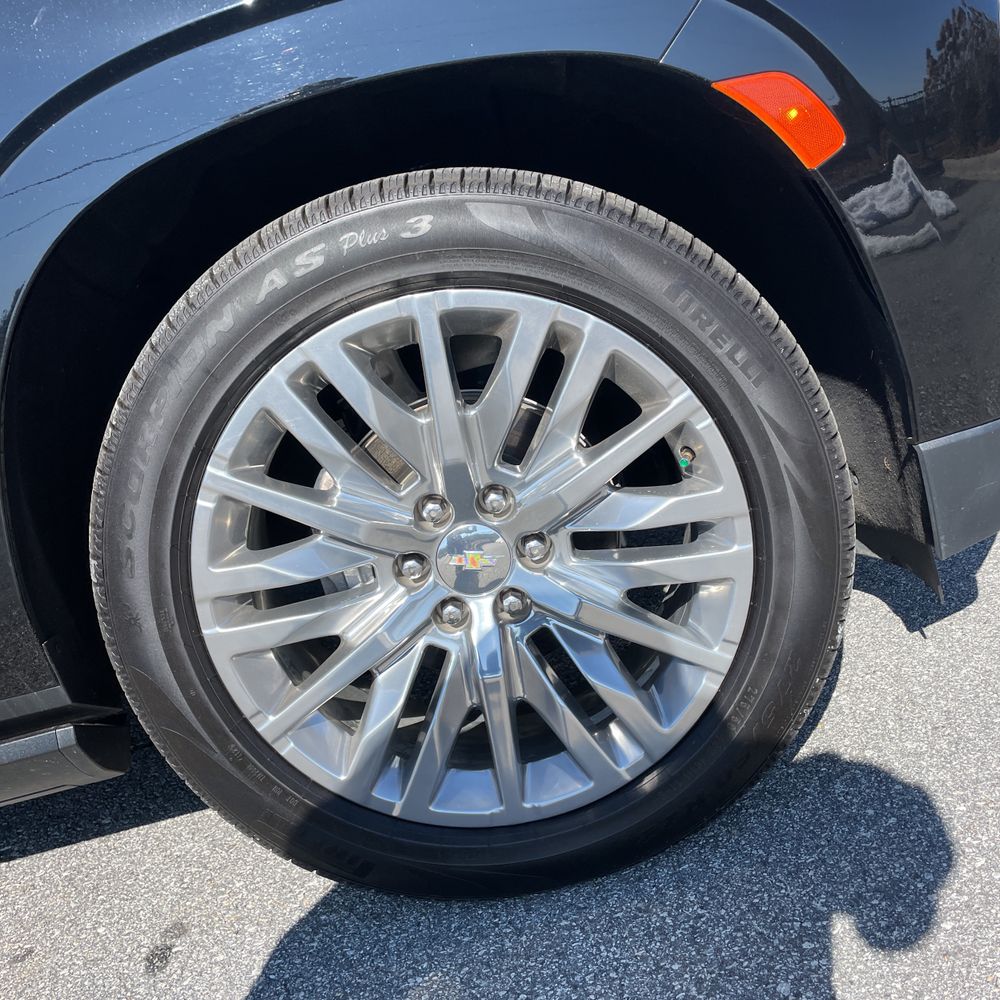 2023 Chevrolet Suburban - Image 21