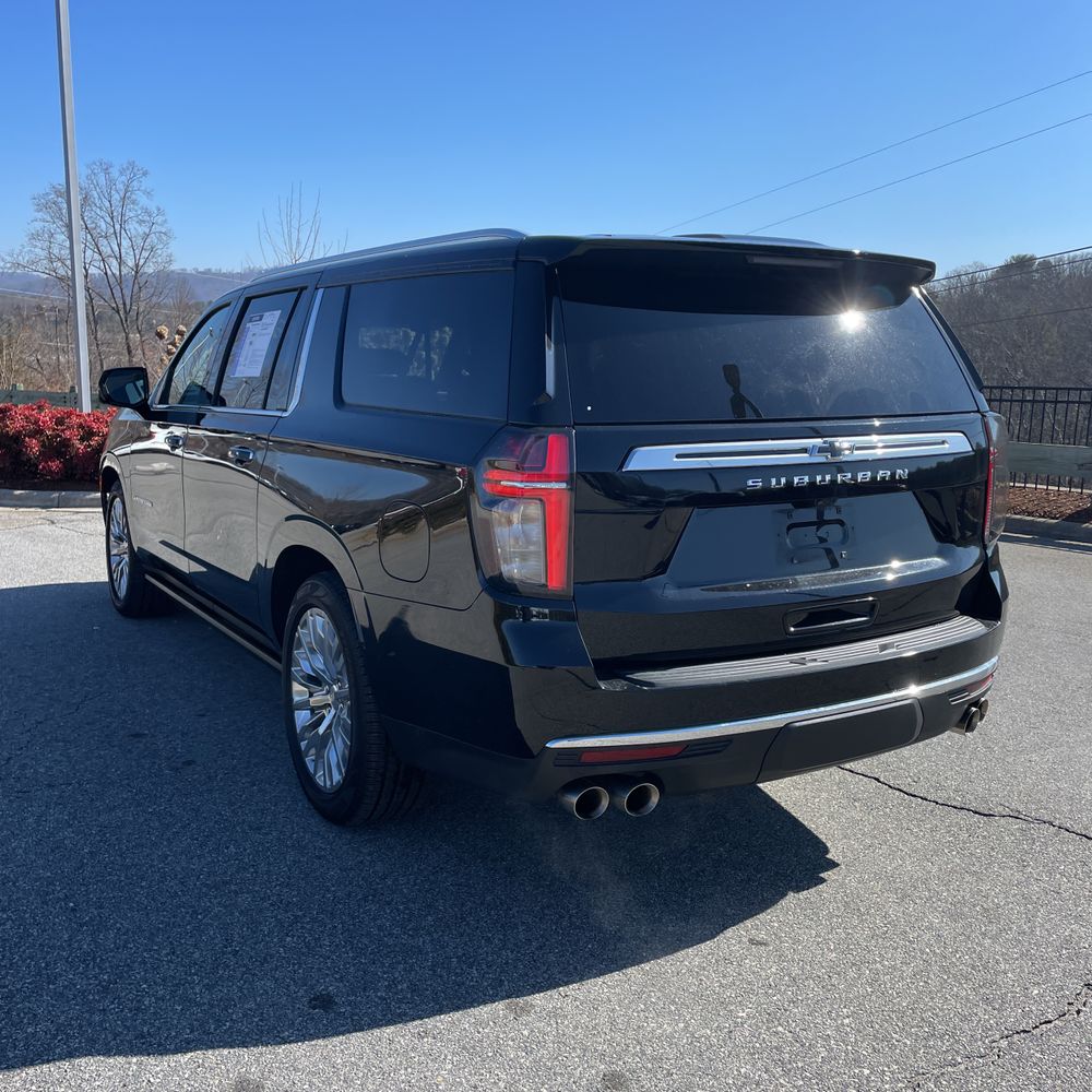 2023 Chevrolet Suburban - Image 22