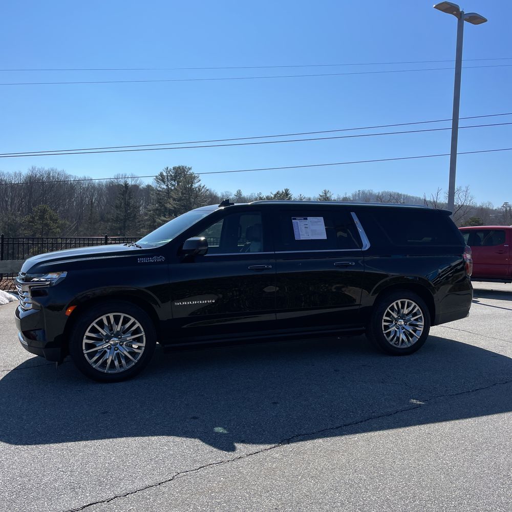 2023 Chevrolet Suburban - Image 27