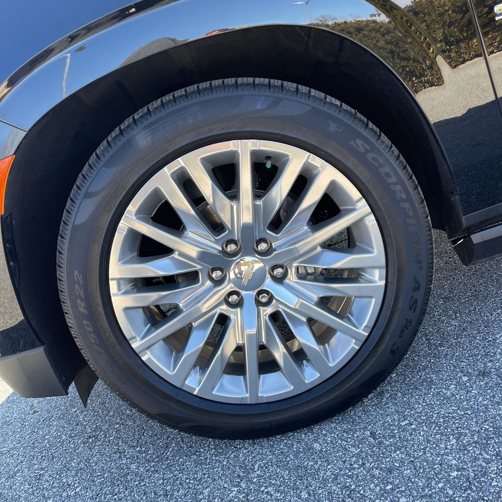 2023 Chevrolet Suburban - Image 29