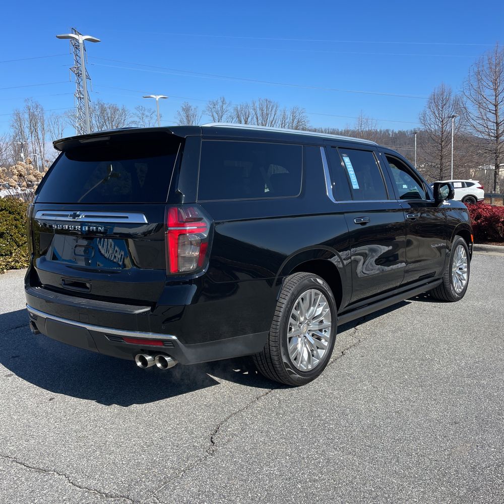 2023 Chevrolet Suburban - Image 32