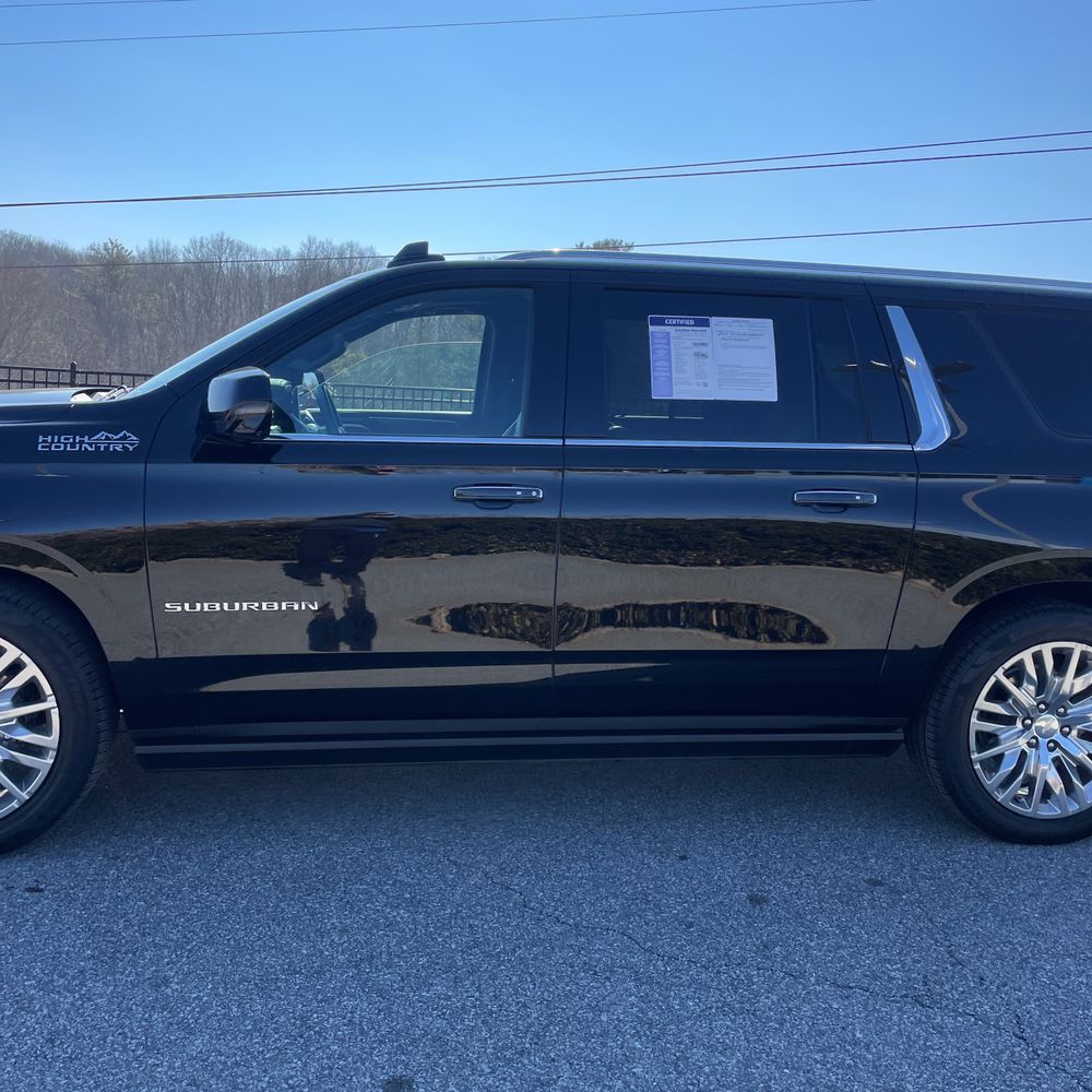 2023 Chevrolet Suburban - Image 38